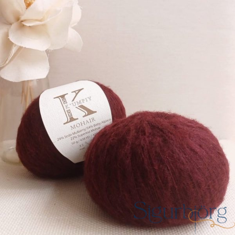 Kumpiy-Mohair-vínrautt