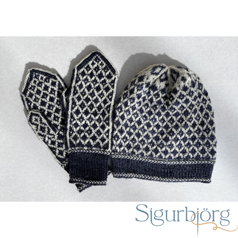 Fjagrablaða smár - húfa og vettlingar